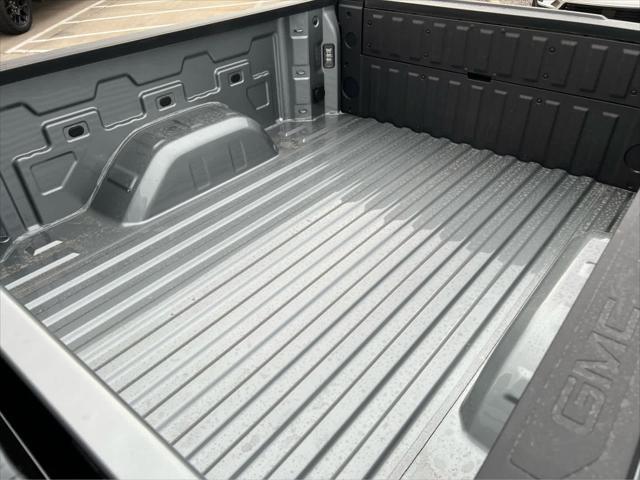 2026 GMC Sierra 1500 Crew Cab, Standard Bed, SLT, 4WD