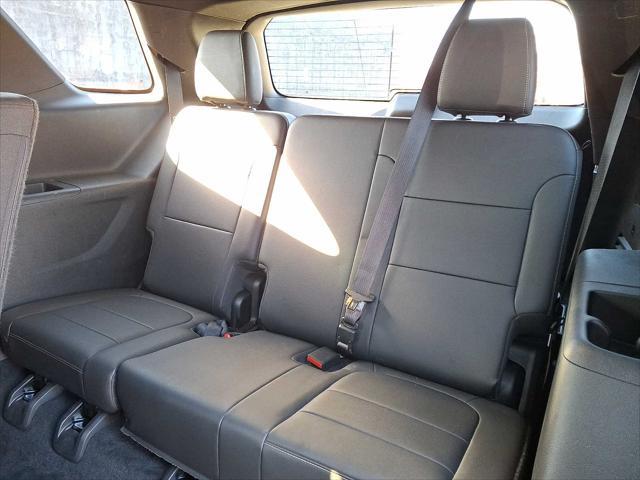 2023 Chevrolet Traverse AWD LT Leather