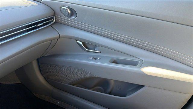 2025 Hyundai Elantra Hybrid SEL Sport