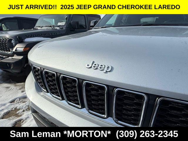2025 Jeep Grand Cherokee GRAND CHEROKEE L LAREDO X 4X4