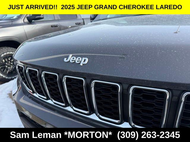 2025 Jeep Grand Cherokee GRAND CHEROKEE L LAREDO X 4X4