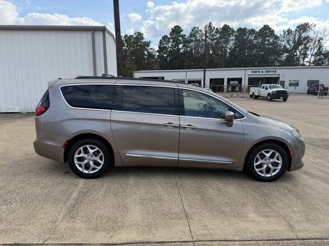 2017 Chrysler Pacifica Touring-L 2017 Chrysler Pacifica Touring-L