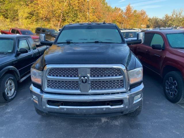 2017 RAM 3500 Laramie Crew Cab 4x4 64 Box 2017 RAM 3500 Laramie Crew Cab 4x4 64 Box