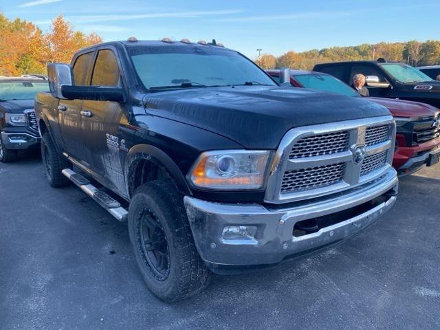 2017 RAM 3500 Laramie Crew Cab 4x4 64 Box 2017 RAM 3500 Laramie Crew Cab 4x4 64 Box