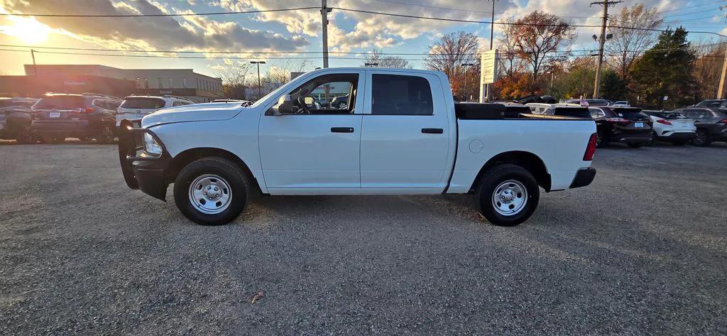 2022 RAM 1500 Classic Tradesman Crew Cab 4x4 57 Box 2022 RAM 1500 Classic Tradesman Crew Cab 4x4 57 Box