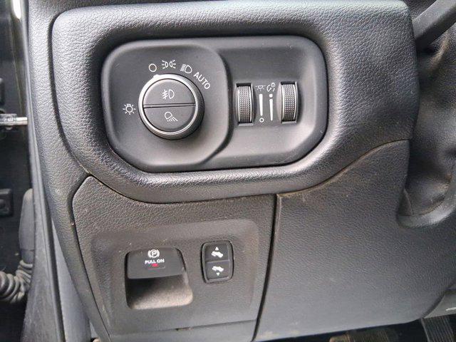 2019 Ram 1500 Big Horn/Lone Star Crew Cab 4x4 5'7" Box