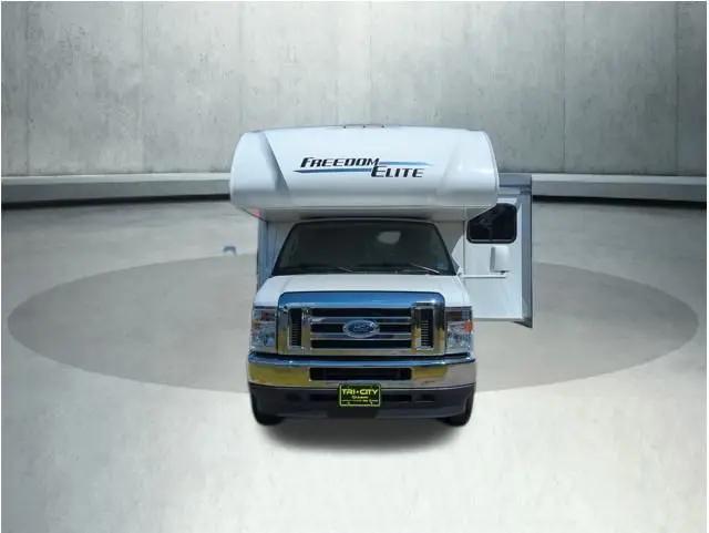 2023 Ford E-450 Cutaway Base