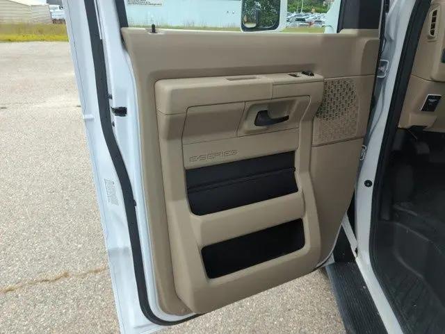 2023 Ford E-450 Cutaway Base