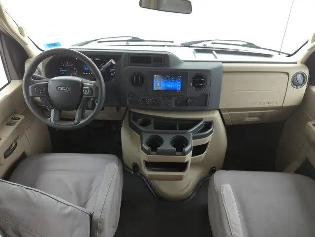 2023 Ford E-450 Cutaway Base