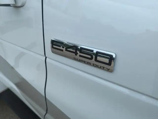 2023 Ford E-450 Cutaway Base