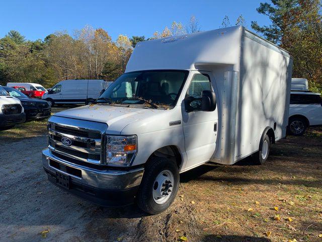 2026 Ford E-350 Cutaway Base