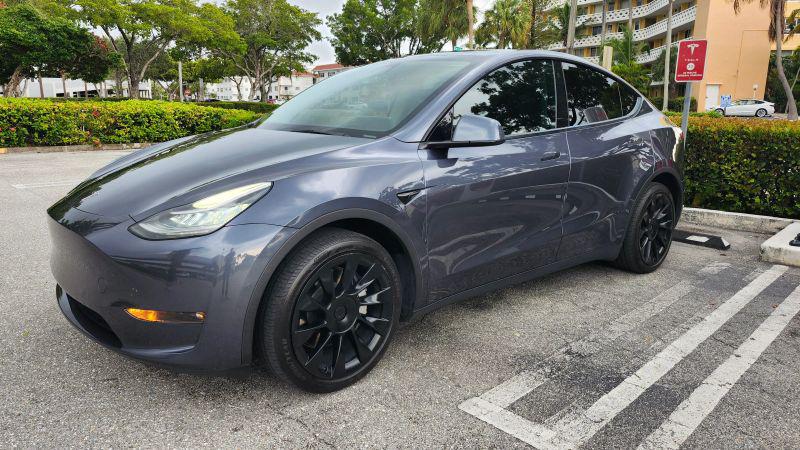 2022 Tesla Model Y Long Range Dual Motor All-Wheel Drive