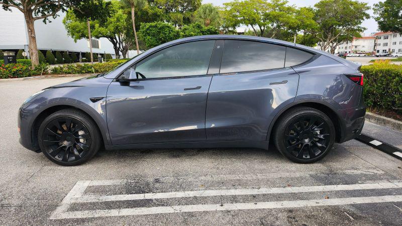 2022 Tesla Model Y Long Range Dual Motor All-Wheel Drive