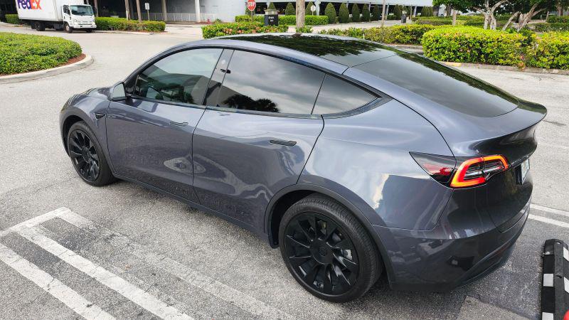 2022 Tesla Model Y Long Range Dual Motor All-Wheel Drive