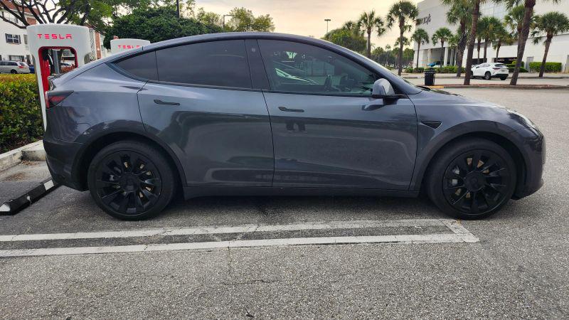 2022 Tesla Model Y Long Range Dual Motor All-Wheel Drive
