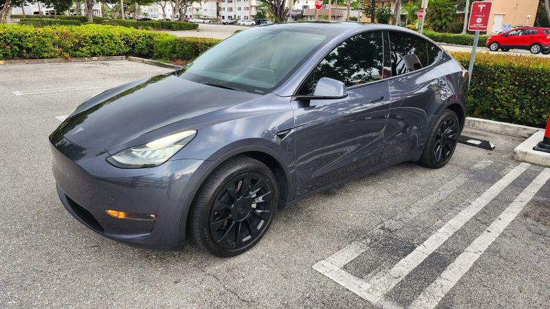 2022 Tesla Model Y Long Range Dual Motor All-Wheel Drive