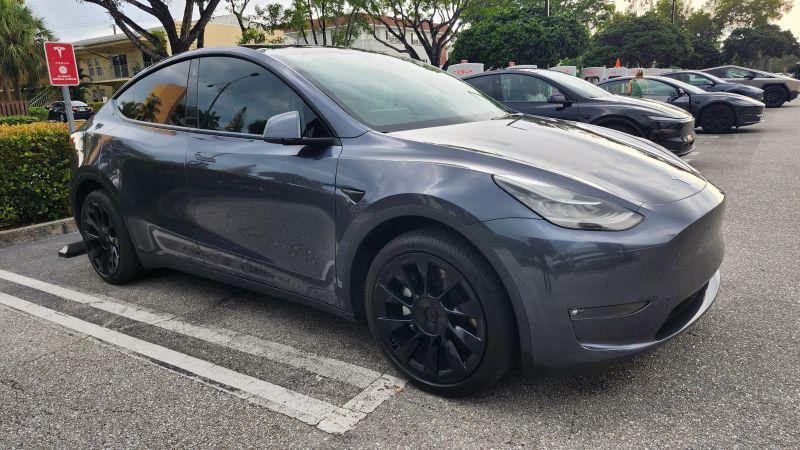 2022 Tesla Model Y Long Range Dual Motor All-Wheel Drive