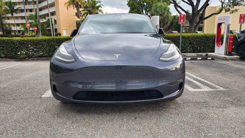 2022 Tesla Model Y Long Range Dual Motor All-Wheel Drive