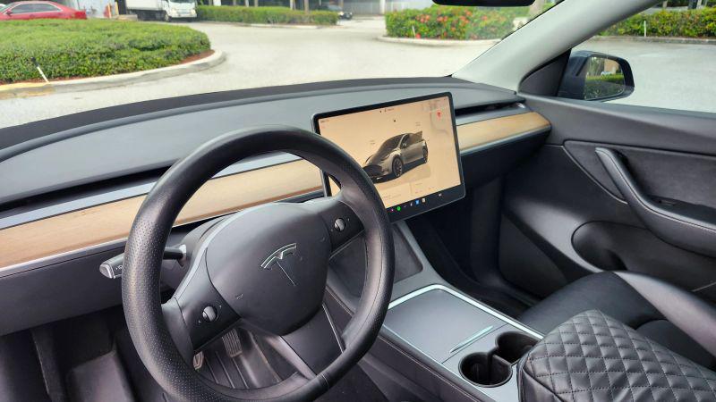 2022 Tesla Model Y Long Range Dual Motor All-Wheel Drive