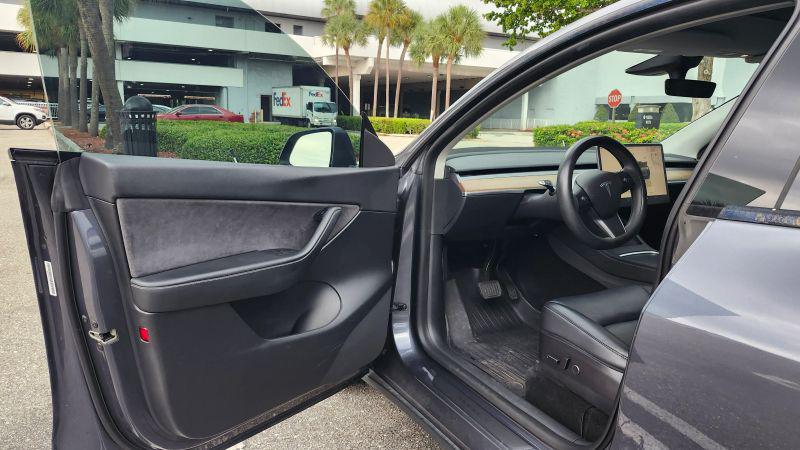 2022 Tesla Model Y Long Range Dual Motor All-Wheel Drive