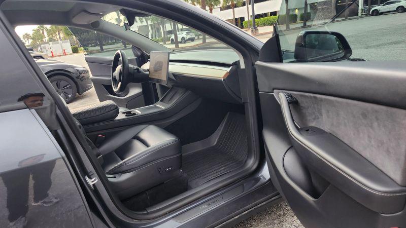 2022 Tesla Model Y Long Range Dual Motor All-Wheel Drive