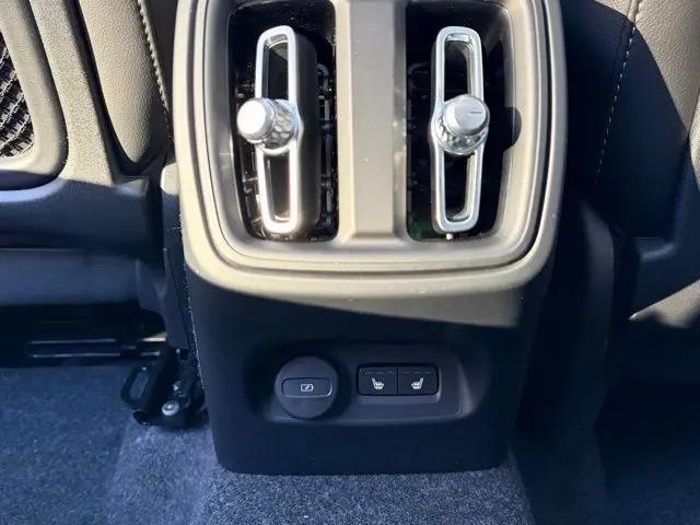 2026 Volvo XC40 Core, B5 AWD Gas (mild hybrid), Dark