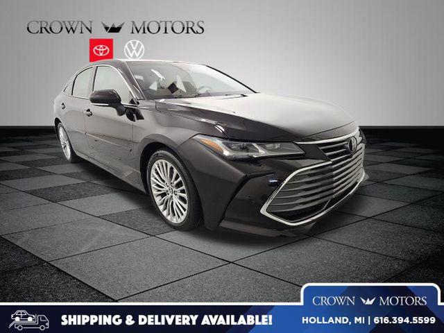 2019 Toyota Avalon Limited's photo