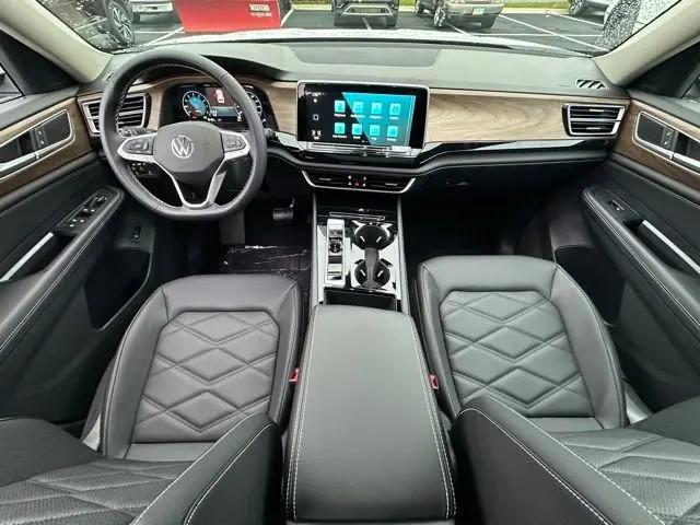 2026 Volkswagen Atlas SE with Technology
