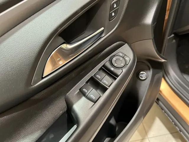 2026 Buick NV Preferred FWD