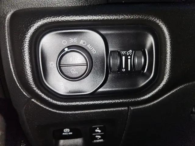 2025 Ram 1500 Big Horn Crew Cab 4x4 5'7" Box