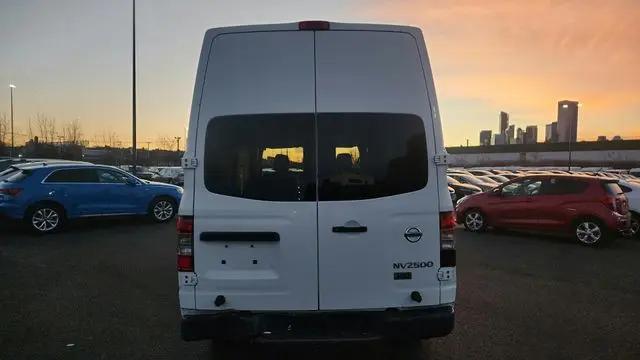 2016 Nissan 2500 SV V8