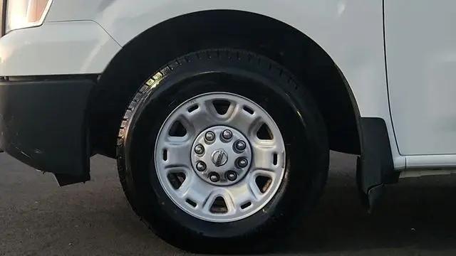 2016 Nissan 2500 SV V8