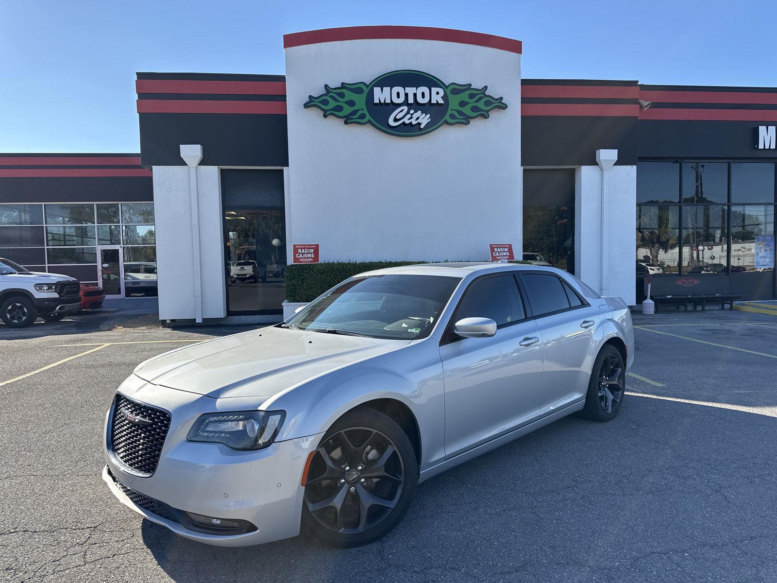 2023 Chrysler 300 S's photo