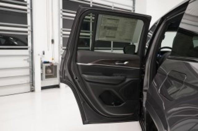 2026 Jeep Grand Cherokee Altitude 4x2