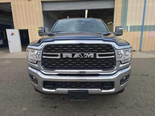 2024 RAM 2500 Big Horn Crew Cab 4x4 64 Box 2024 RAM 2500 Big Horn Crew Cab 4x4 64 Box
