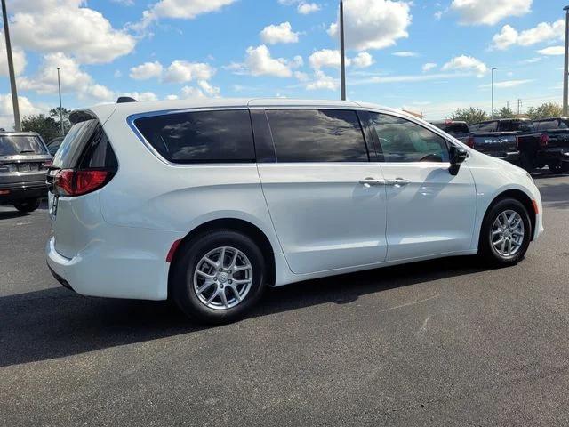 2026 Chrysler Voyager LX