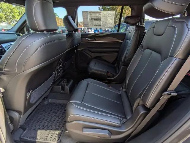 2025 Jeep Grand Cherokee L Limited 4x4