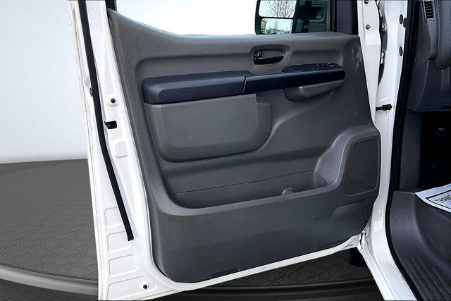 2021 Nissan 3500 SV High Roof V8