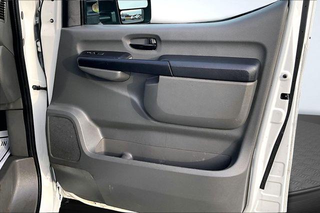 2021 Nissan 3500 SV High Roof V8