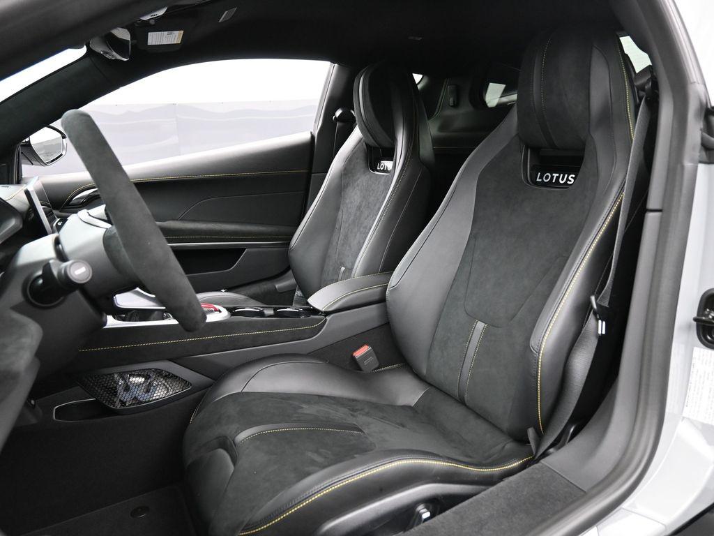2025 Lotus Emira Base photo 4