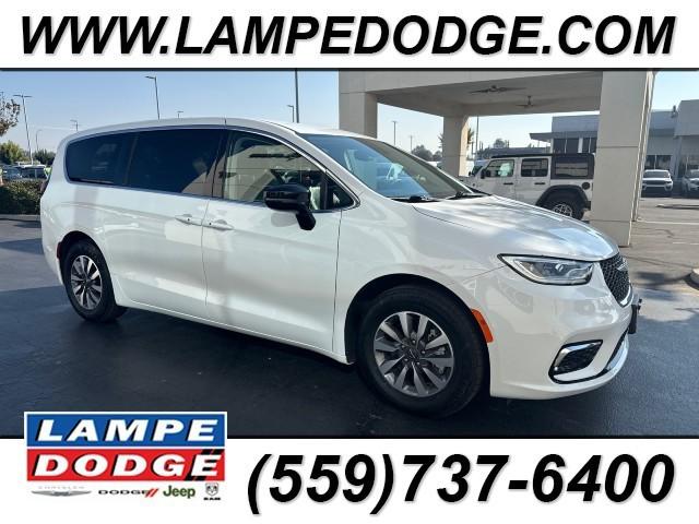 2024 Chrysler Pacifica Hybrid Select 2024 Chrysler Pacifica Hybrid Select