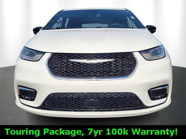 2024 Chrysler Pacifica Touring
