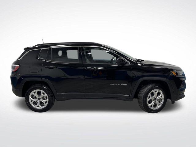 2025 Jeep Compass Latitude 4x4 2025 Jeep Compass Latitude 4x4