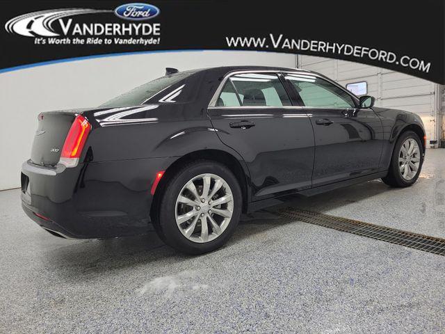 2022 Chrysler 300 Touring AWD