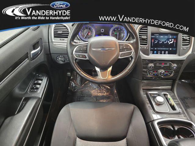 2022 Chrysler 300 Touring AWD
