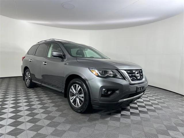 2017 Nissan Pathfinder SL 2017 Nissan Pathfinder SL