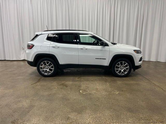 2022 Jeep Compass Latitude Lux 4x4 2022 Jeep Compass Latitude Lux 4x4