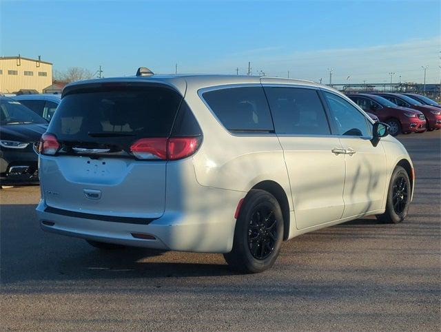 2024 Chrysler Voyager LX 2024 Chrysler Voyager LX
