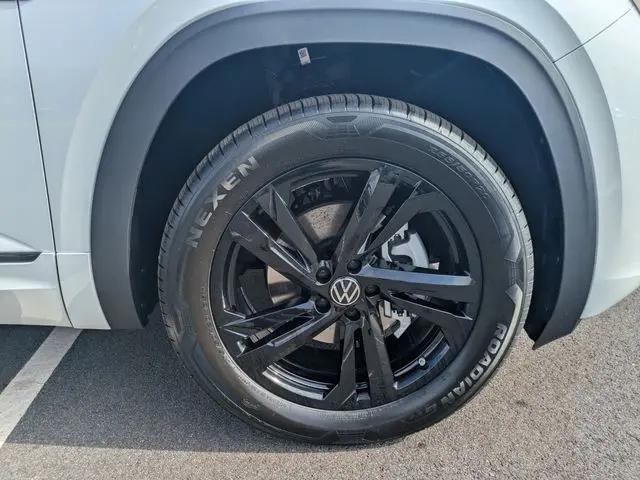 2026 Volkswagen Atlas Cross Sport SEL R-Line Black
