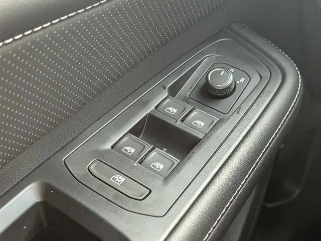 2026 Volkswagen Atlas Cross Sport SEL R-Line Black
